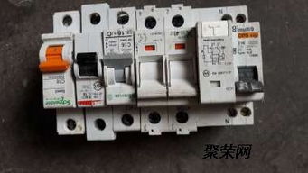 半坡西街專業(yè)電工服務(wù) 燈具安裝、開(kāi)關(guān)插座維修與配電控制設(shè)備維護(hù)